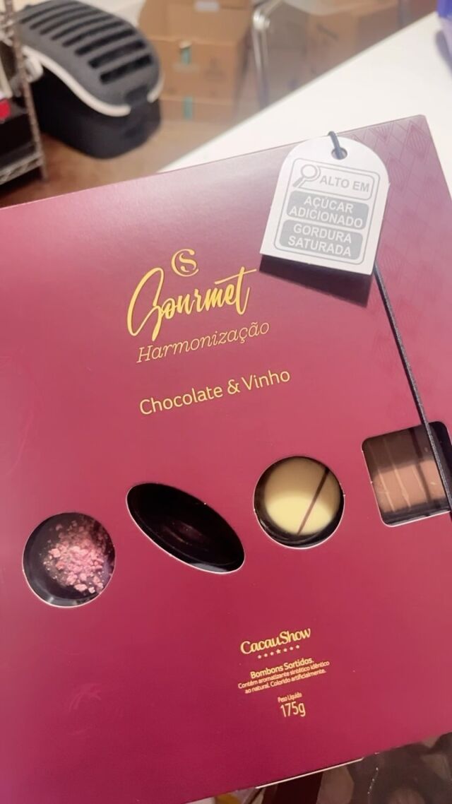 Mais um episódio do #myfoodtosavehaul.

Caixa surpresa da @cacaushow “salva’ no @foodtosavebr com:
- Tabletes La Creme
- Bombons La Nut
- Bombons Bendito Cacau
- Bombons Gourmet Harmonização Chocolate & Vinho

De R$ 184,18, por R$ 92,09

E aí, acham que valeu a pena?

#foodtosave #foodtosavebr